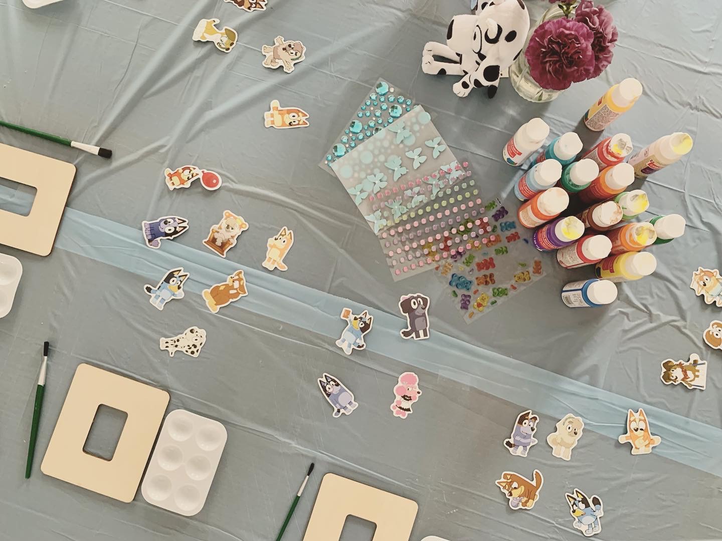 Host an Adorable DIY BLUEY Party! - lifeonfern.com